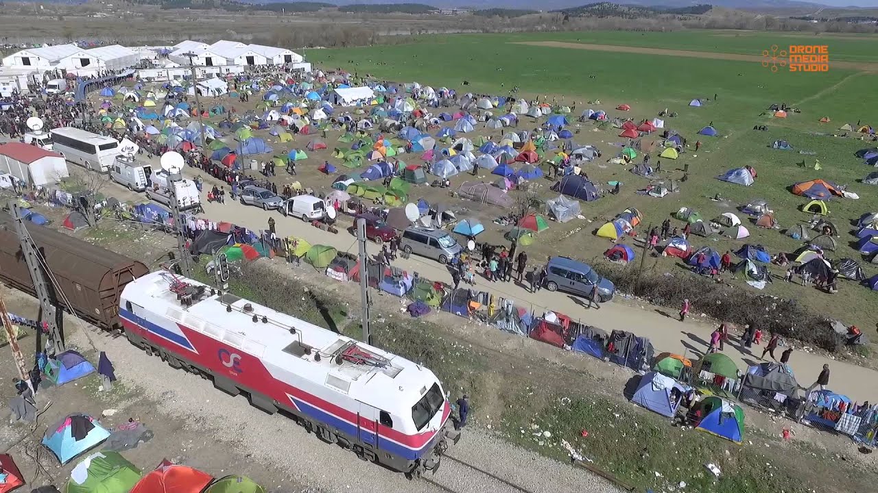 Drone footage: thousands of migrants near Idomeni