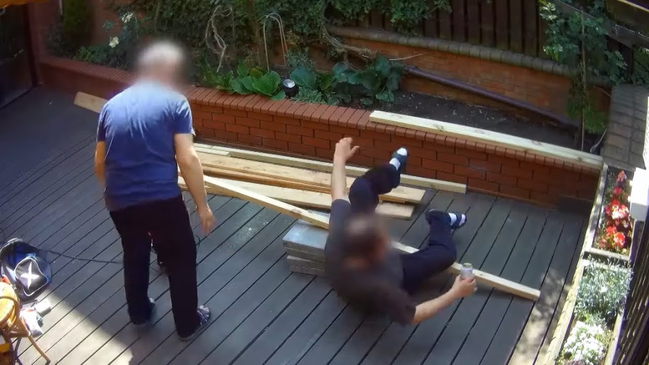 Fachowiec z piwem miał problemy z utrzymaniem r&oacute;wnowagi... [Usterka]