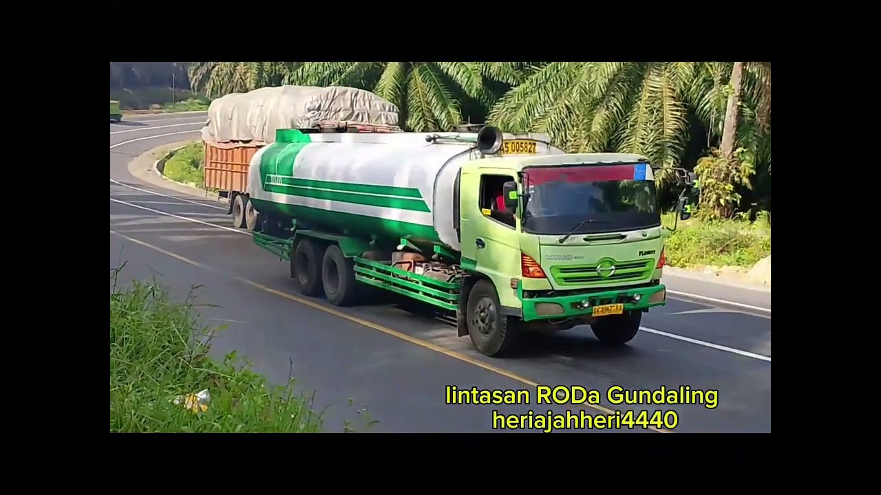 Truk engkel engkel beraduh kekuatan di Tanjakan Bukit Kodok 