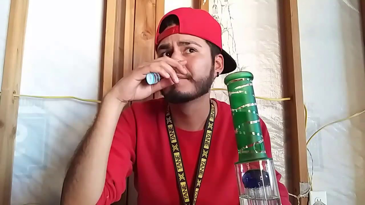 (VLOG.14) REVIEWING A WATER PIPE FROM WISH/ GHETTO BONG REPAIR!!