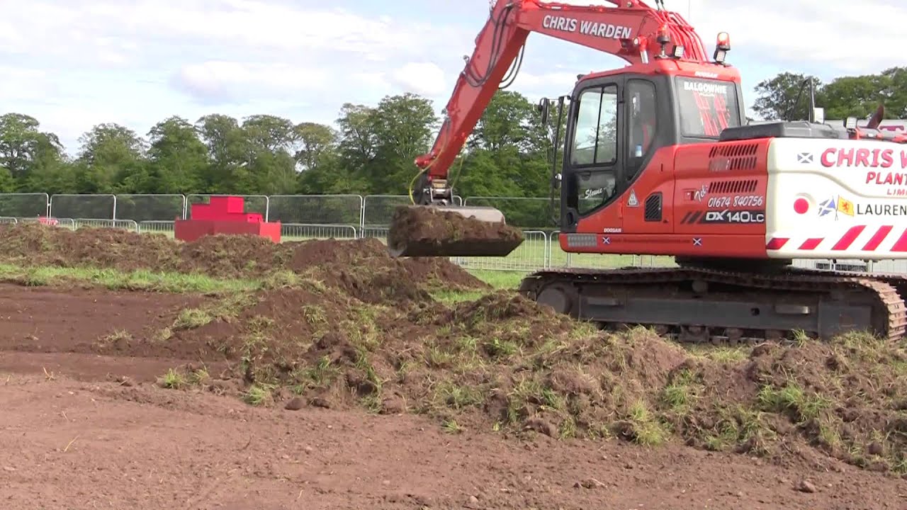 Doosan DX 140LC Excavator with Geith tilting bucket.