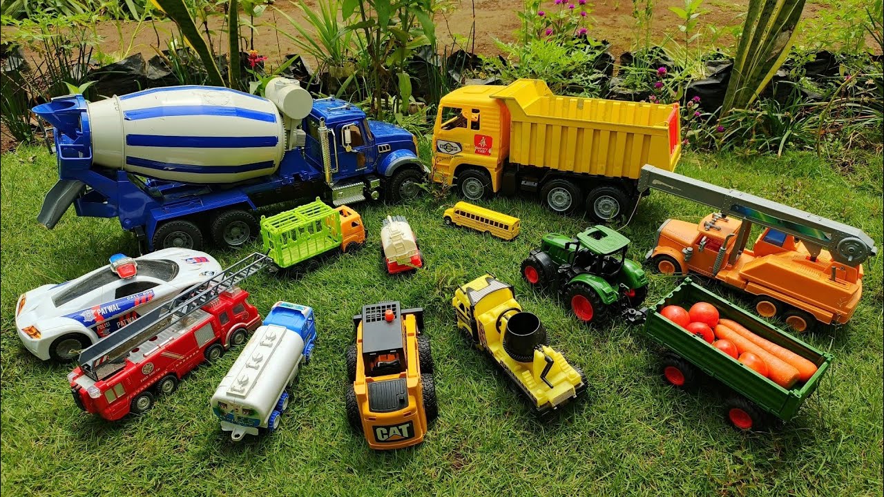 Mencari dan Merakit Mobil mobilan Truk Molen Besar Truk Tangki Pemadam DIY Kendaraan Traktor Crane