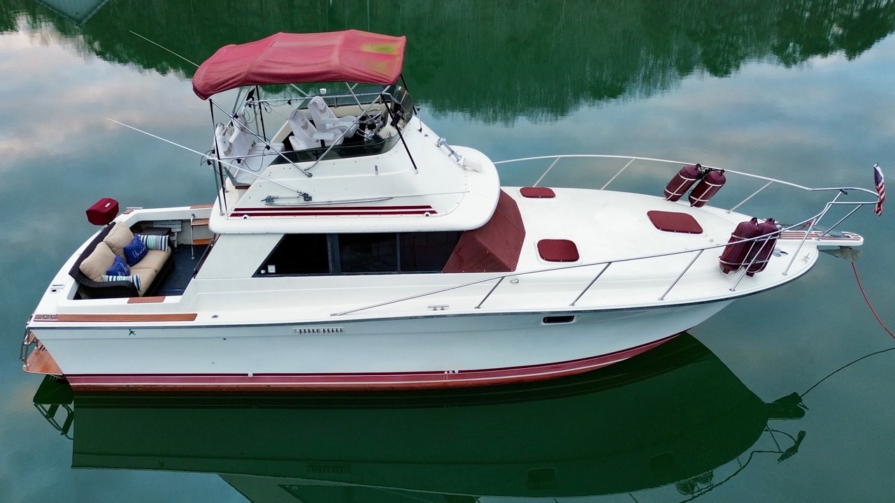 Продается моторная яхта Silverton 34 Convertible (для пресной воды), 1979 года выпуска, на озере ...