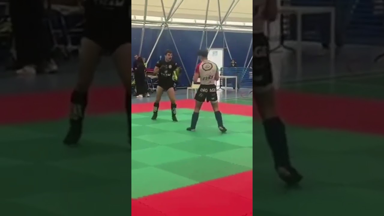 Luca Finotti /  kenpo Ju-jitsu d.a., in un flash di combattimento di MMA