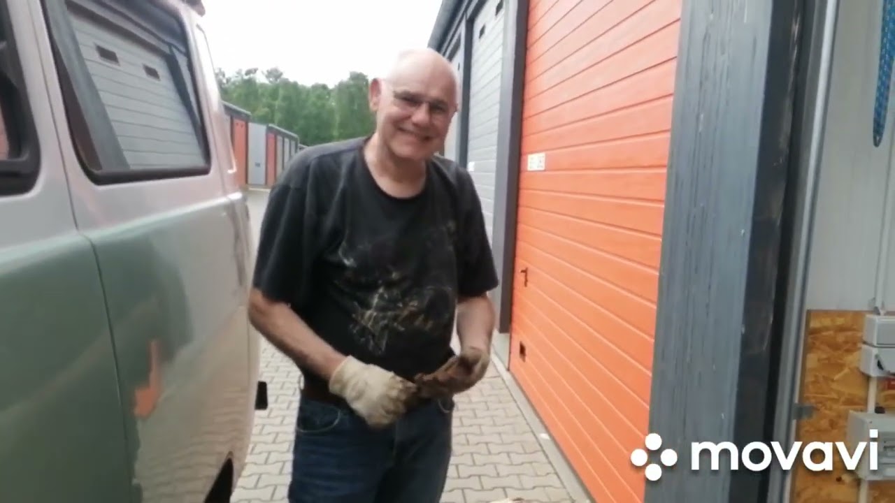 UAZ BUCHANKA der Auspuff muss raus! Nach drei Jahren und 55tkm, was zu erwarten war.