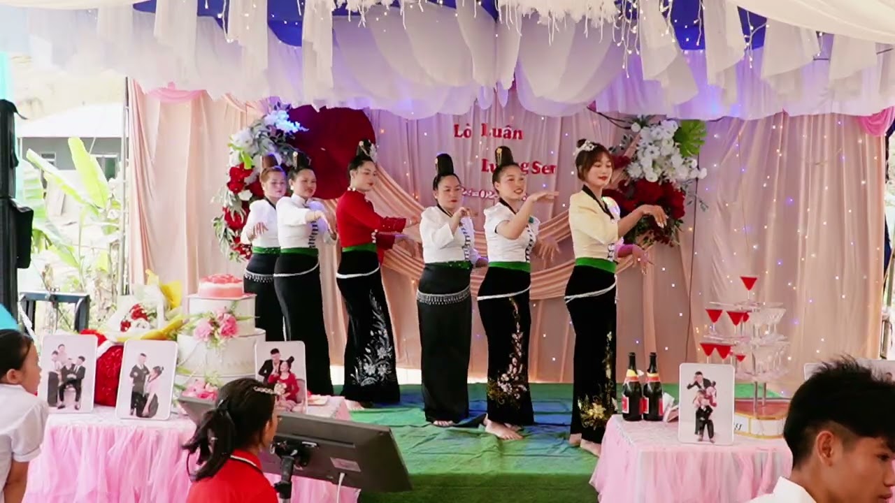 Múa Thái Tây Bắc Inh Lả Ơi. Cô Dâu Và Các Em Xinh Tươi Biểu Diễn || nghiện béo tv