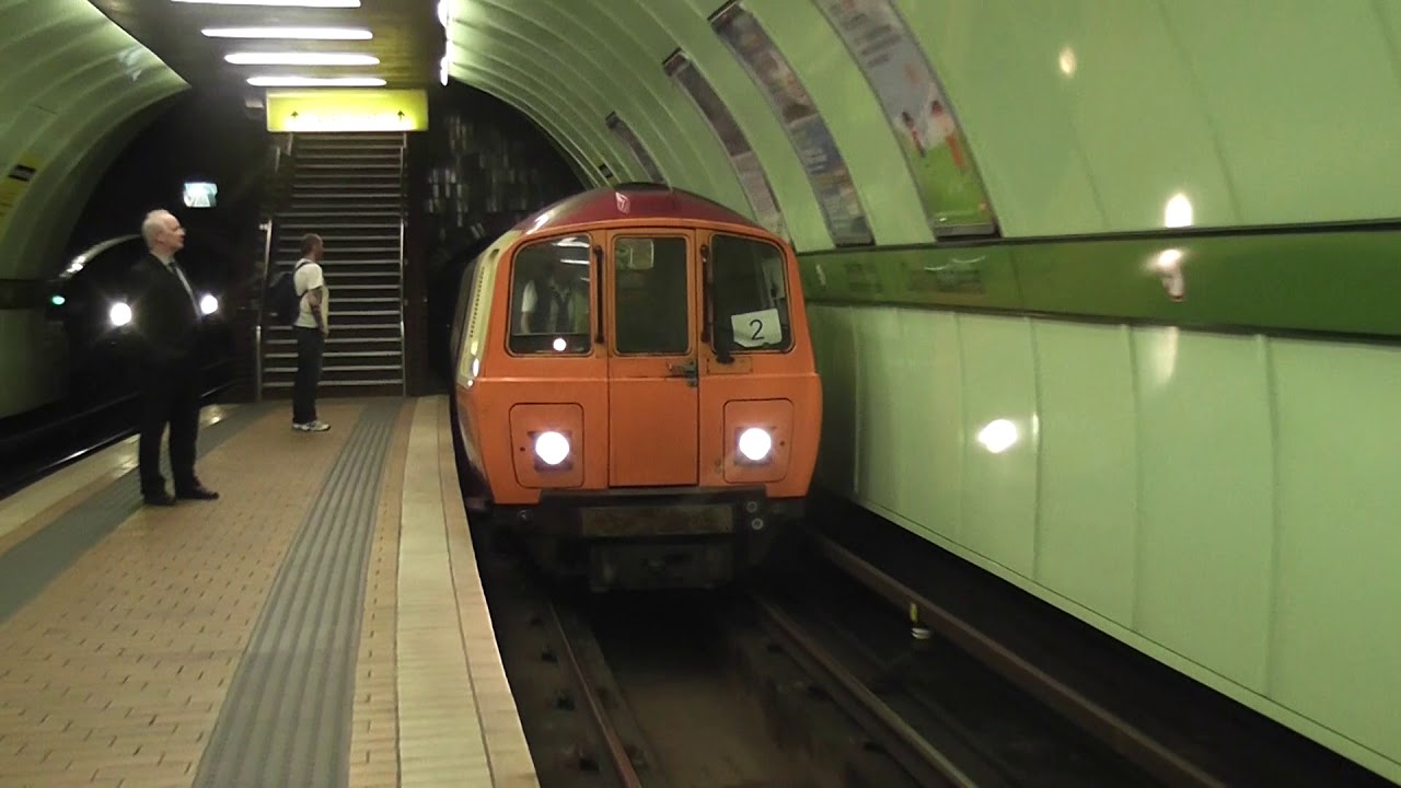 (HD) Trains on the 'Clockwork Orange' - The Glasgow Subway 27/7/12