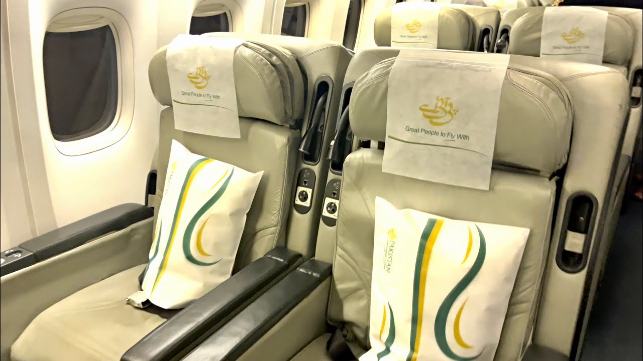 Pakistan International (PIA) PK713 Islamabad to Medinah Business Class B777-200LR AP-BGY