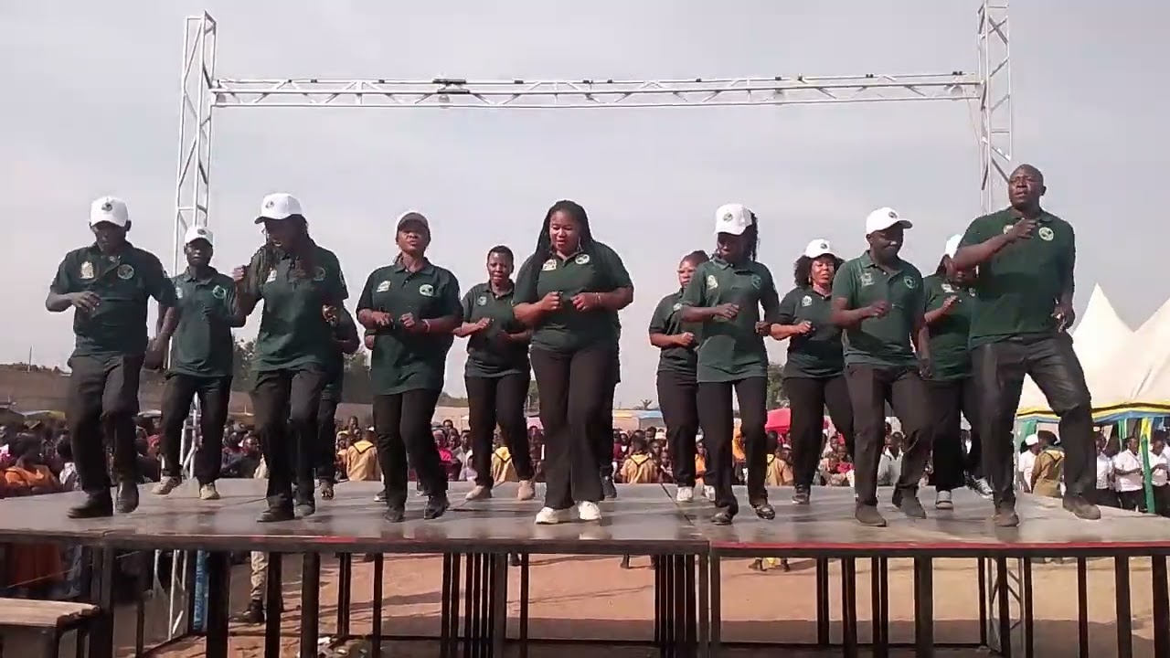 shuhudia manispaa kwaya walichofanya jukwaani