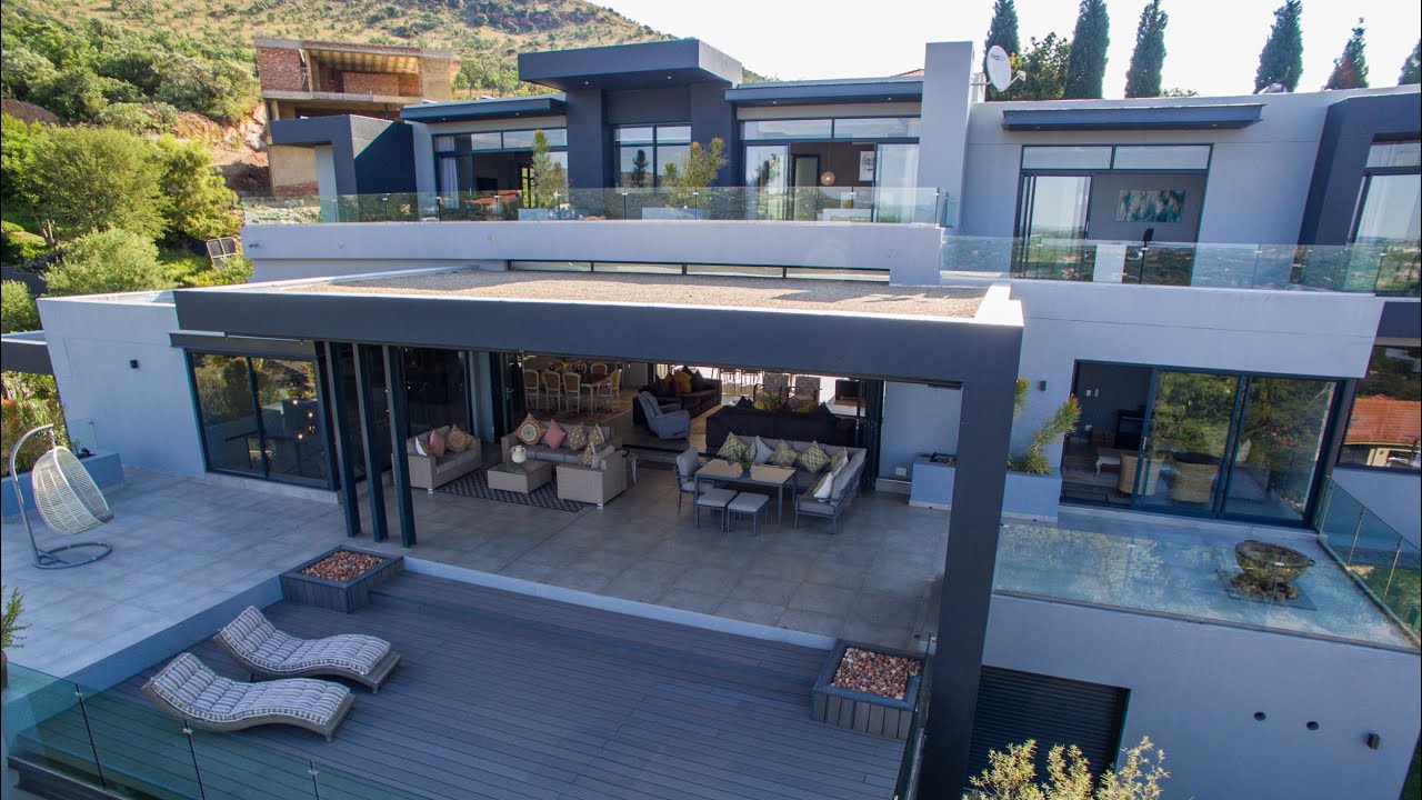 Featherbrooke Estate R21 950 000