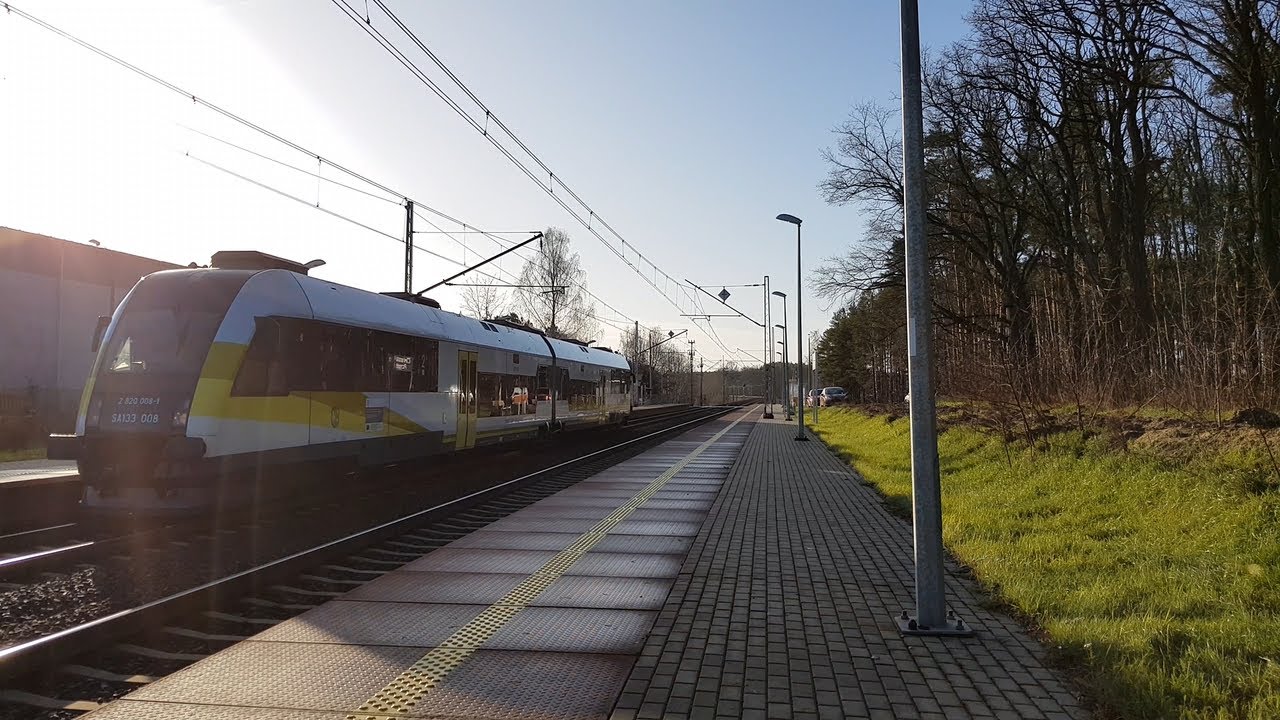 Przyjazd i odjazd SA133 - 008 jako Regio  R78565 na przystanek Kolejowy Zielona Góra Przylep