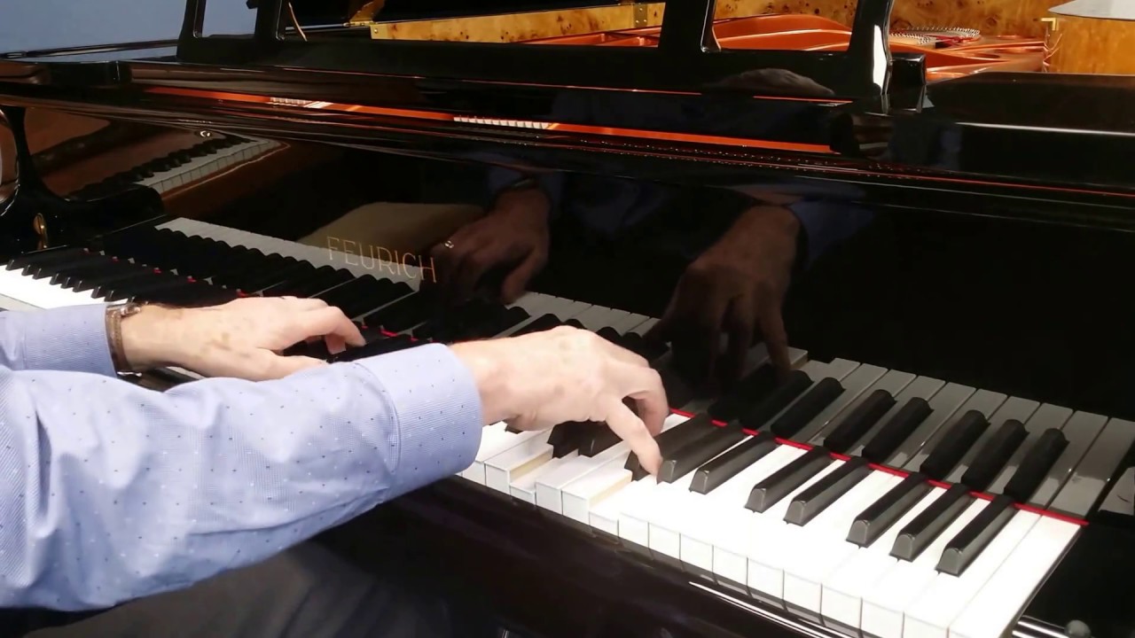 Comparison Feurich 178 5ft 10in and 218 7ft 2in grand pianos