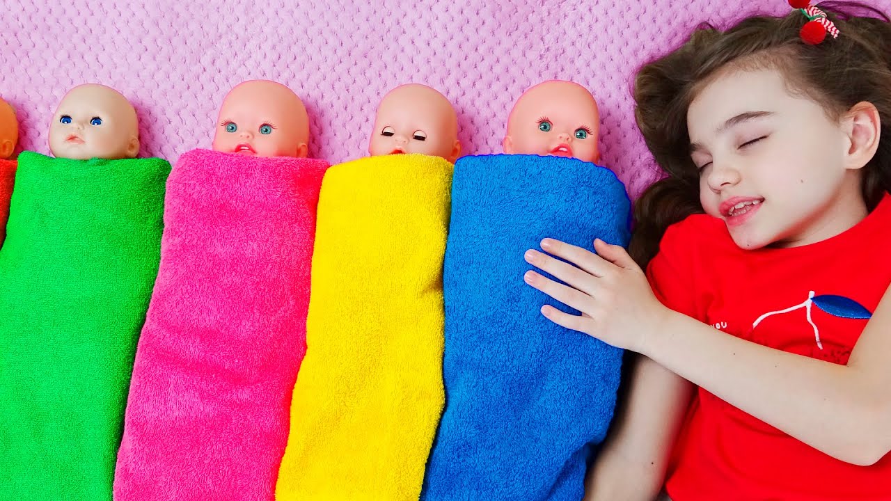 Pretend Play with Dolls and Sing Along 