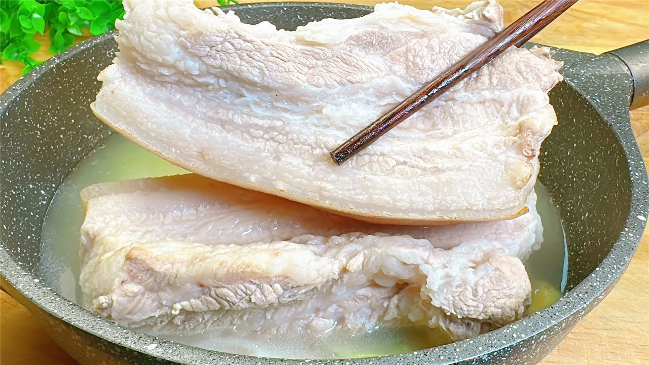 Положите свиную грудинку в кастрюлю и приготовьте. Я не ожидал, что это будет так вкусно.