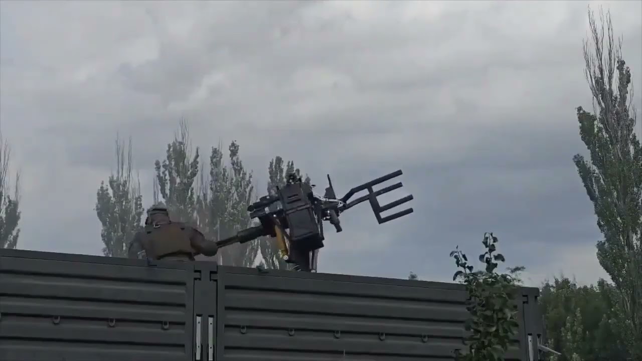 O krok od tragedii, to podobno działko ze śmigłowca Mi-24, przystosowane do zestrzeliwania dron&oacute;w.