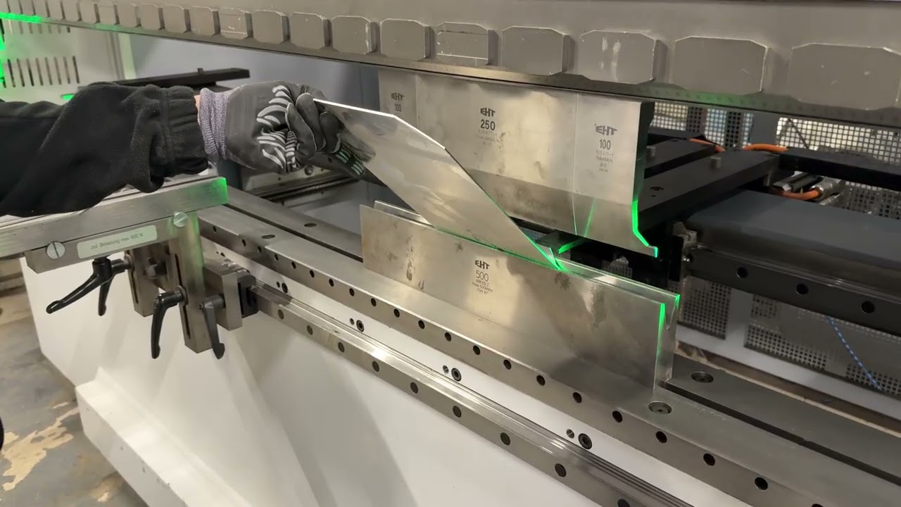 TRUMPF ProfiPress 230-40 Heavy-Duty CNC Press Brake operation Video