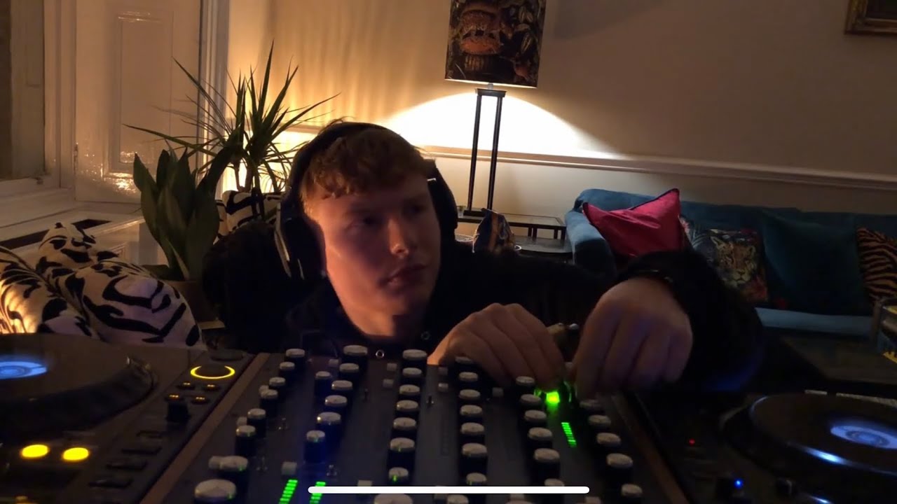 MØNTY IN SESSION [Winter Grooves]