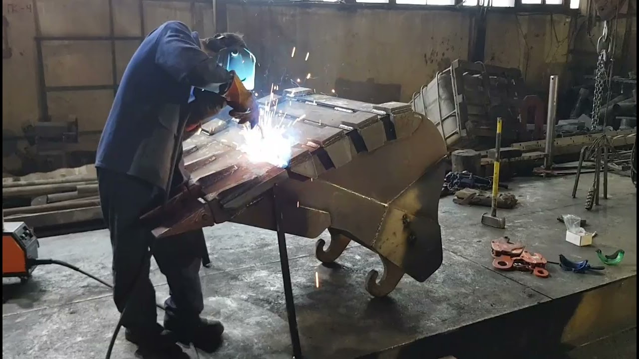ремонт ковша экскаватора / Excavator bucket rebuild