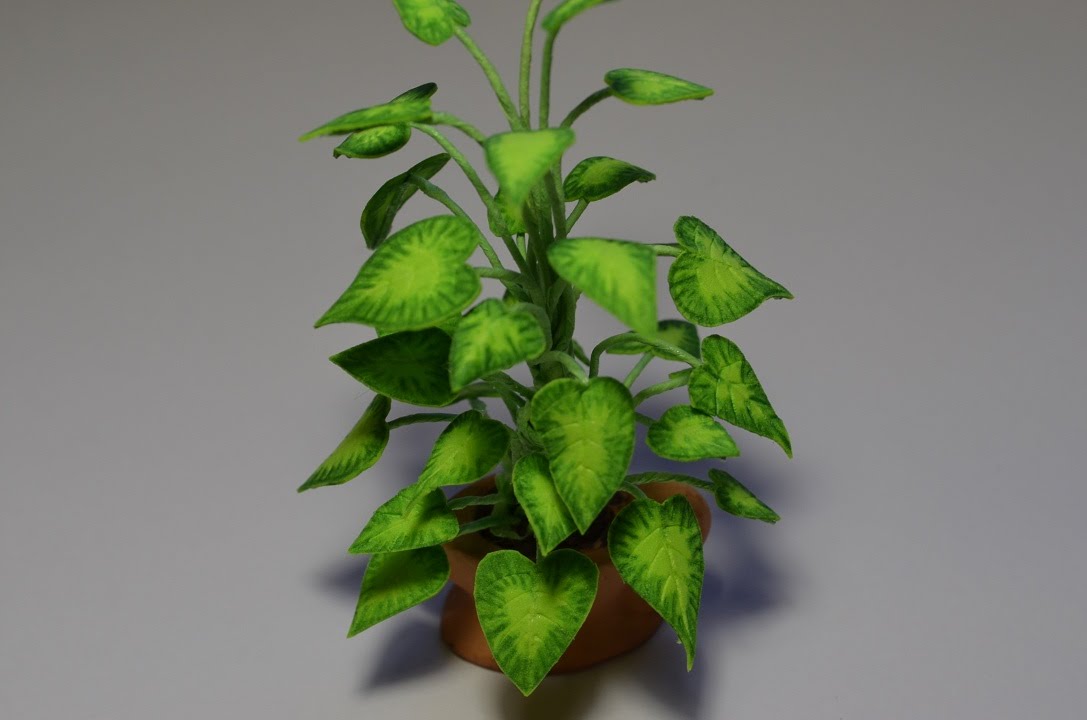 Цветок в горшке (кукольная миниатюра).