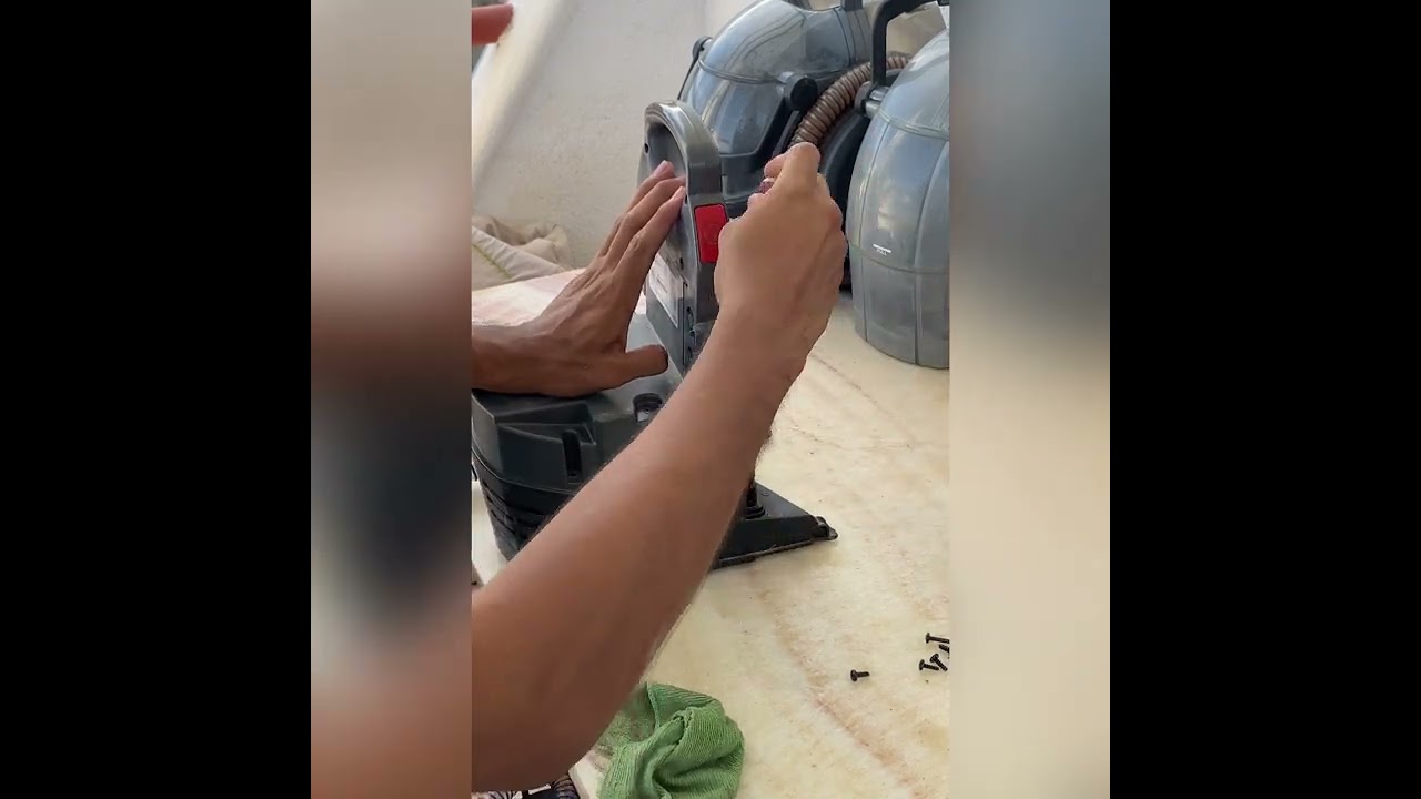 Cambio de manguera  a máquina de inyección y succión bissell spot clean pro