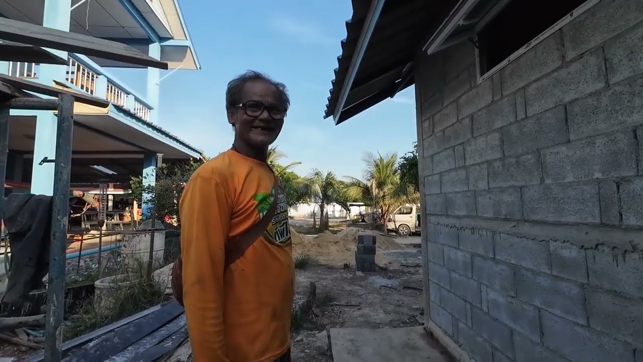 Ukot kahdella työmaalla mutta homma toimii. Farang varovasti töissäkin jo.