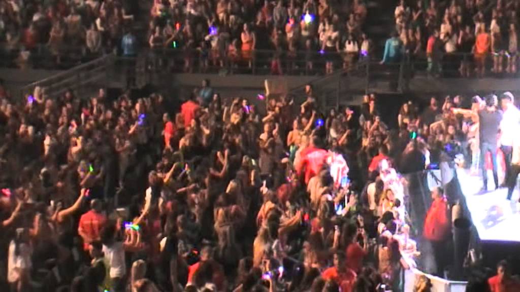 One Direction TMH Tour 3-10-13 Melbourne twitter questions