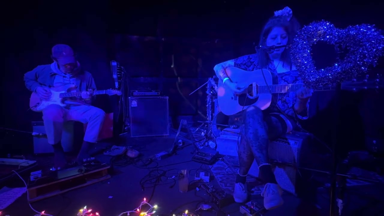 Cassie Ramone, “Sweetheart” Live