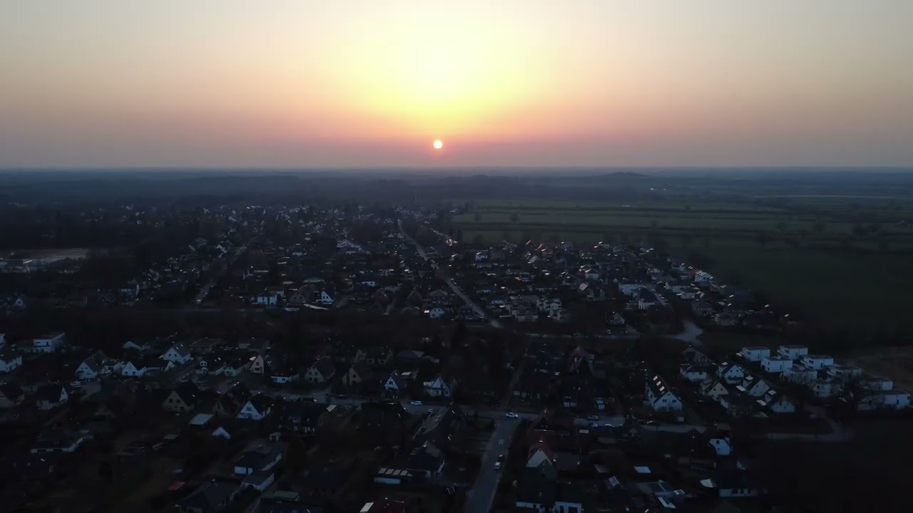 Flug 135.1 - DJI 0215 Sonnenuntergang bei Saharastaub; Garten