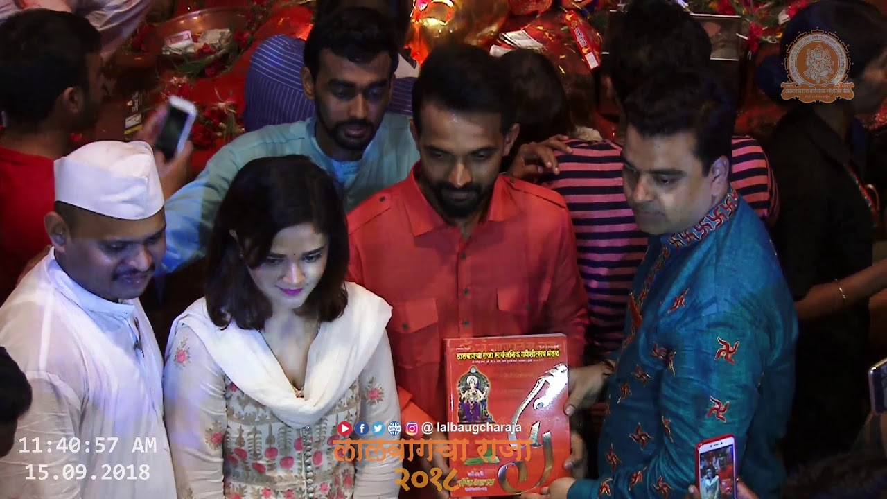 LALBAUGCHA RAJA | Ajinkya Rahane with wife Radhika Rahane | 15th September 2018