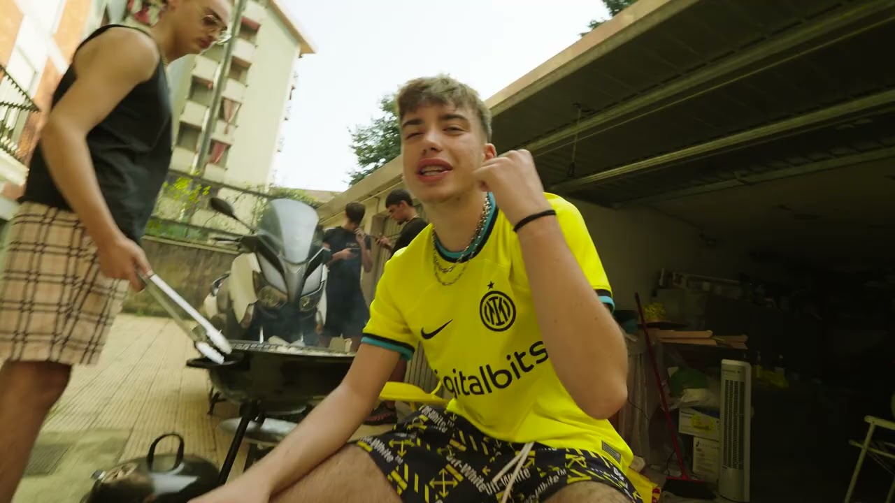 SALANI + GARAGE (Official video)