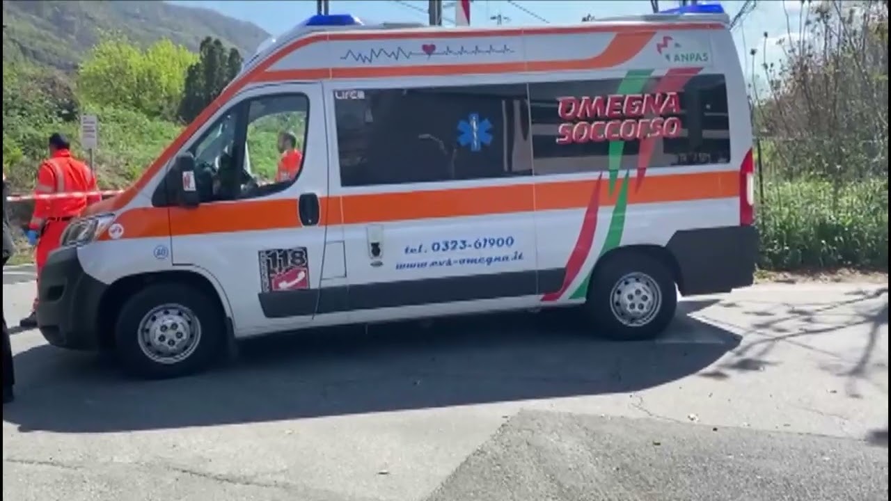 Stava attraversando al passaggio a livello con le sbarre abbassate, uomo morto travolto dal treno
