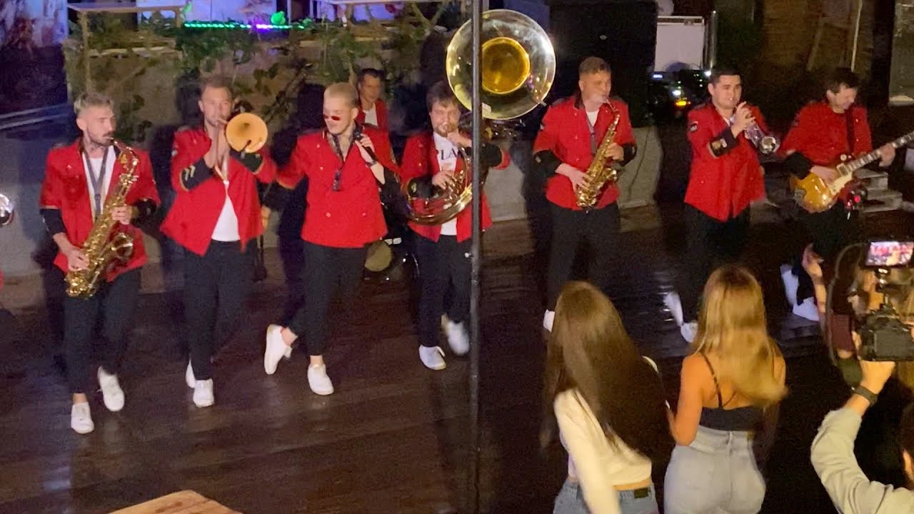 Just Brass - I like to move it + no speak americano + saxobeat + satisfaction + Destination Calabria