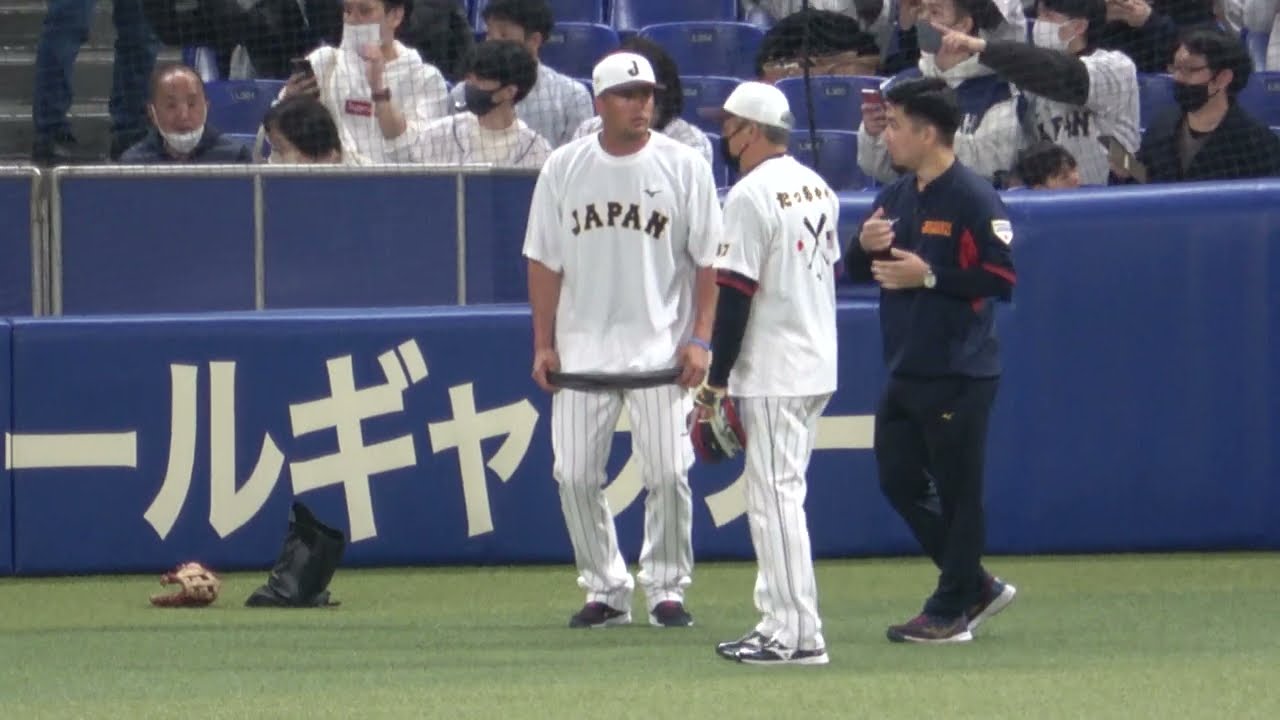 【侍ジャパン】ヌートバー「たっちゃんTシャツ」着て登場!! 日本選手達と挨拶 現地映像