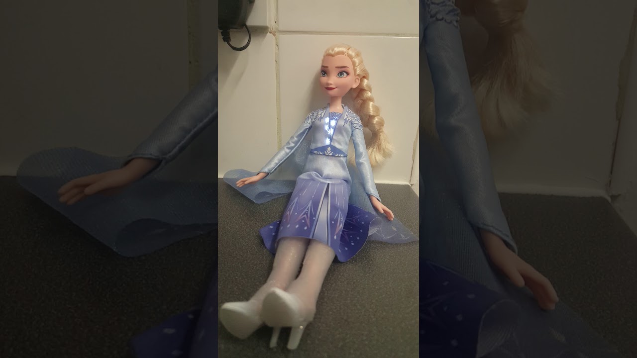 Frozen 2 singing dolls
