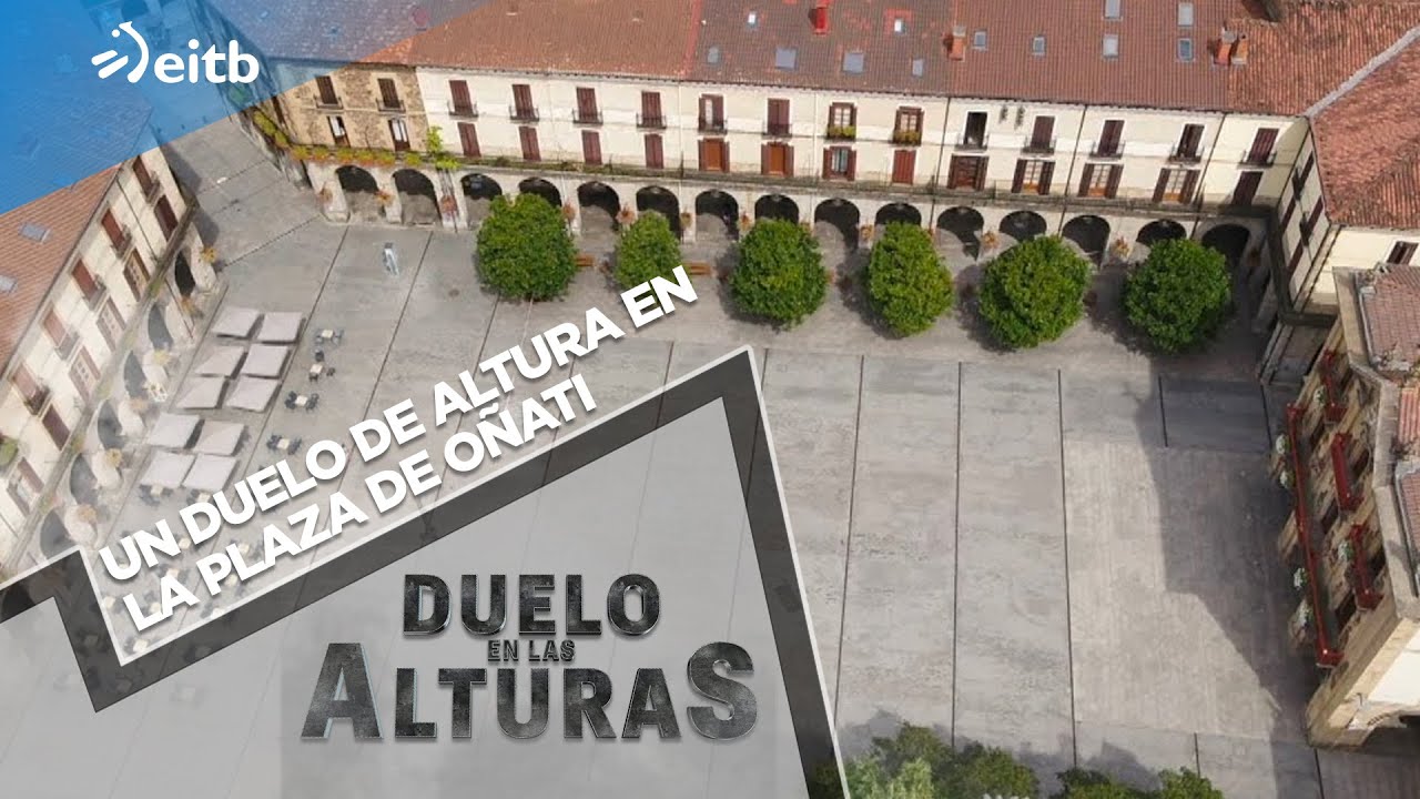 La Plaza de Oñati, rodeada de edificios señoriales y un frontón con vistas al monte Aloña