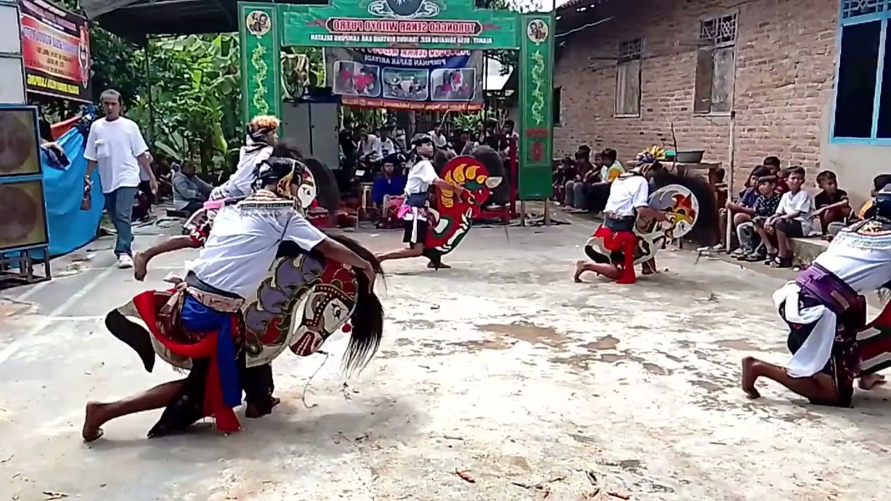 Pegon kreasi jaranan Turonggo Sekar Wijoyo Putro @B.J.S.budoyo 