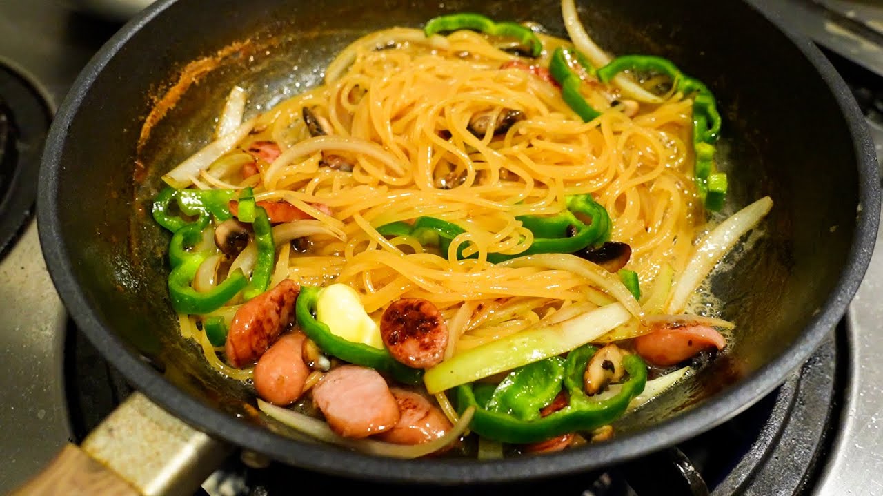 シェフが教えるフライパン1つで作るナポリタンを超える革命のめんつゆナポリタン