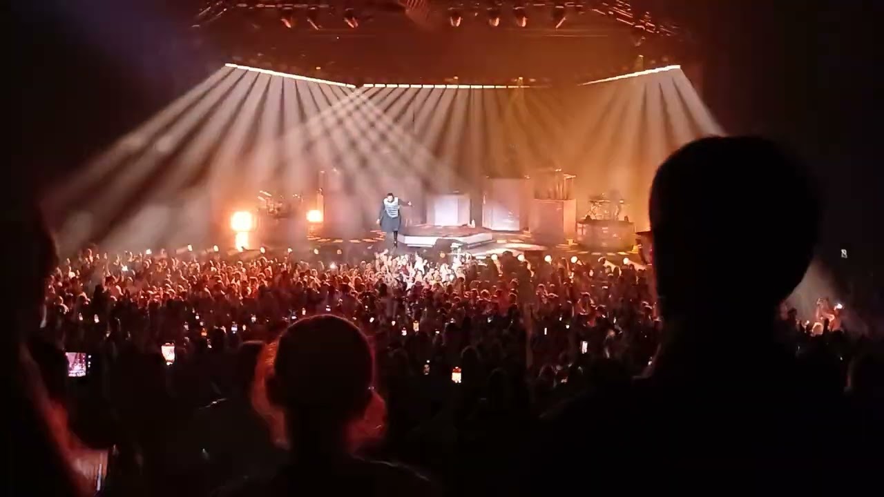 slimane  vient on s'aime live cupidon tour  au dome de Marseille le 12/04/2024 @slimane_music