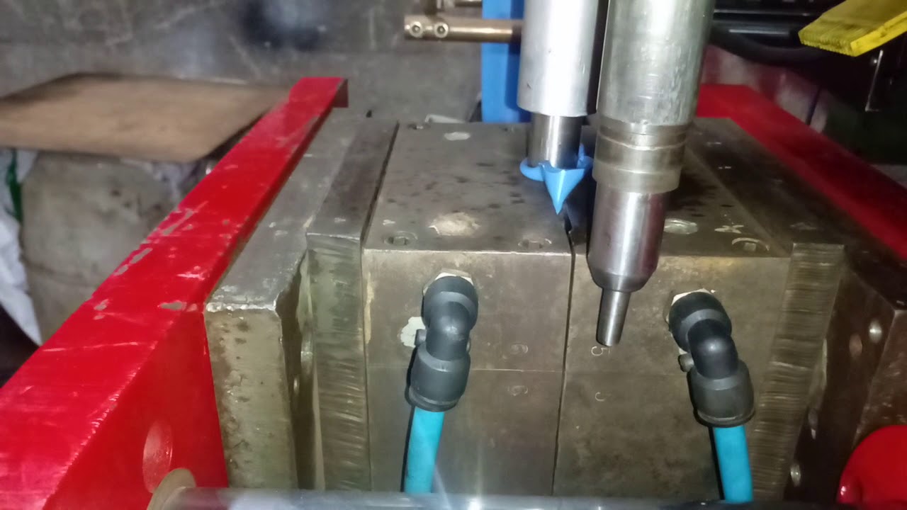 Maquina sopladora de plásticos