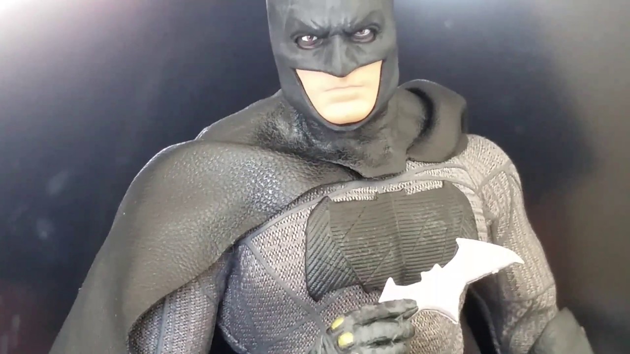 Mezco Batman v Superman Batman 1:12 scale collective figure