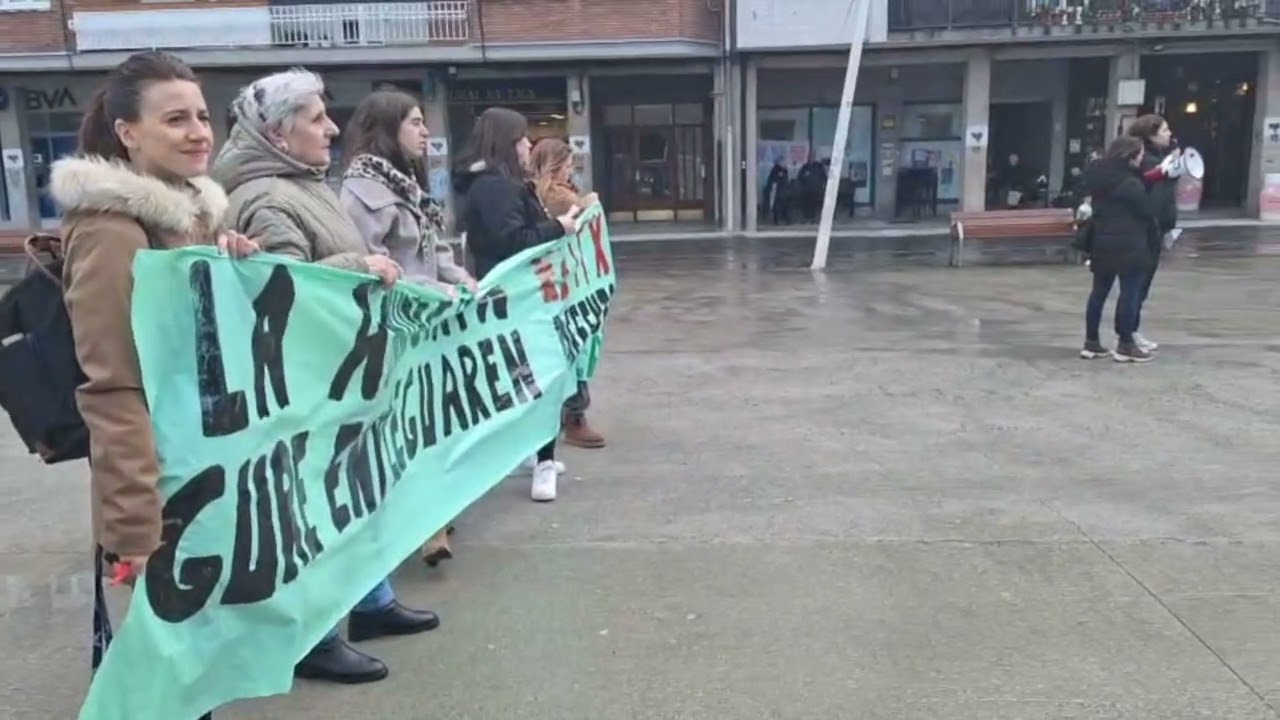 Pasaia. Antxoko La Anunciata ikastetxeko langileen eta familien manifestazioa (2026-02-19)