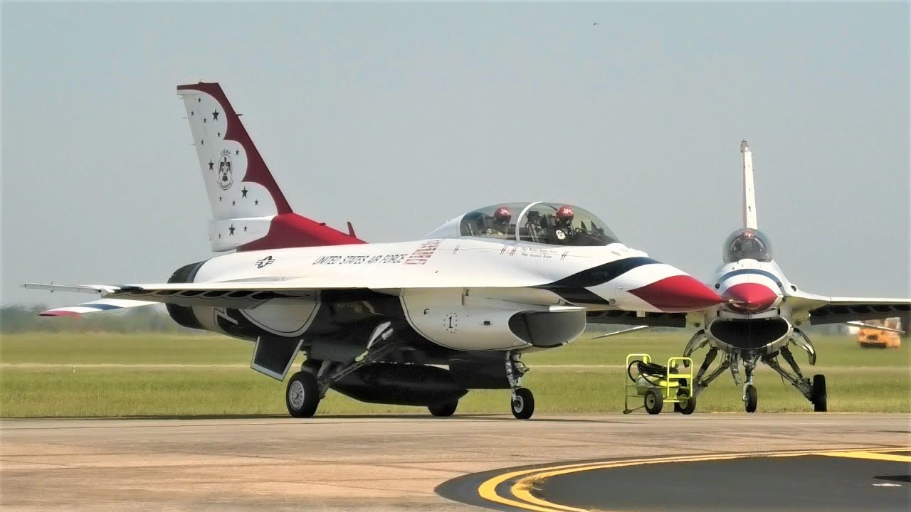 (HD) Ellington Field: Airshow Arrivals! Part 2 - Thunderbirds