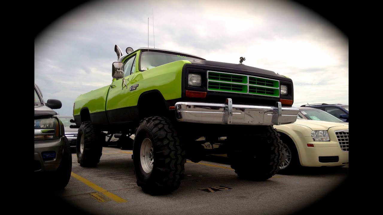 1986 Dodge Power Ram 4X4 Start Up & Rev ( Jacked Up )