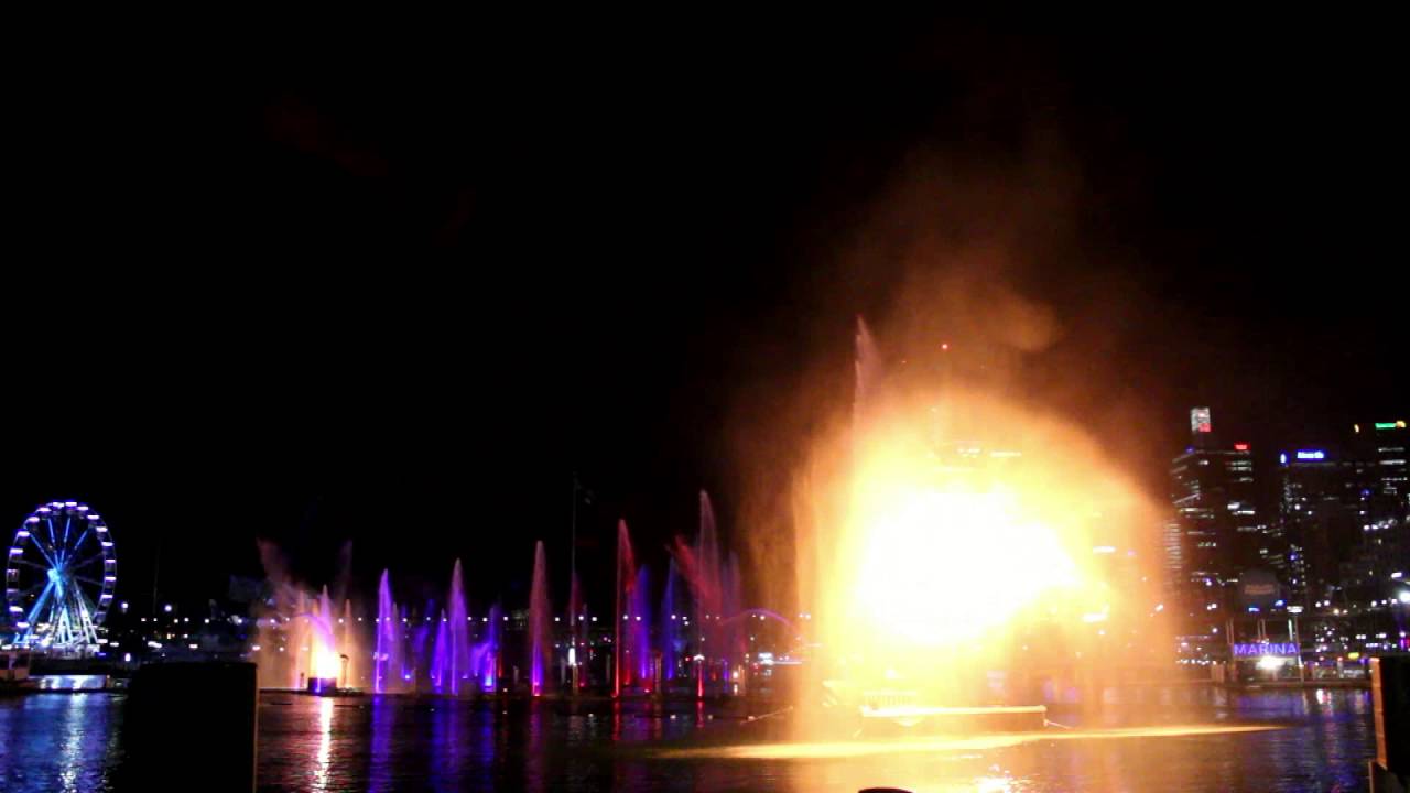 Vivid Sydney 2016 Laser Water Theatre & Fireworks 9pm - 27 May