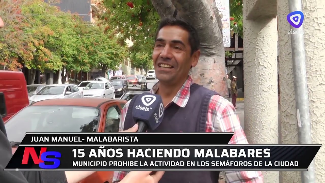 Juan Manuel lleva más de 15 años haciendo malabares y hoy sufre la resolución municipal