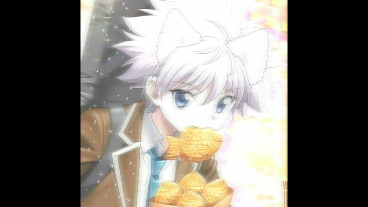 💕Killua x listener // You tickle Killua while his on his phone💕//
