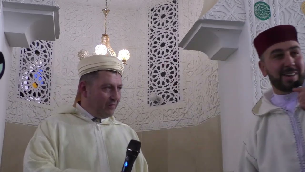 شاب من بلد فرنسا اعتنق الاسلام يوم الجمعة في مسجد التقوة ببني سنوس مشاء الله الله أكبر