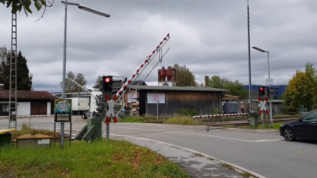 [B&Uuml;S72] Bahn&uuml;bergang Schaftlach, Piesenkamer Stra&szlig;e[4] // Railroad Crossing // Spoorwegovergang