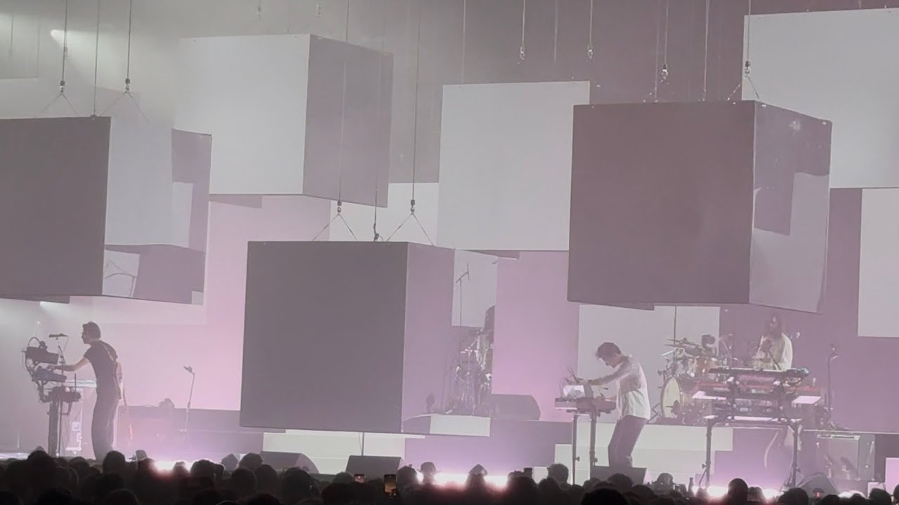 Feu! Chatterton - Sous la pyramide (Live Labyrinthe Tour at Accor Arena, Paris 11/02/2026)