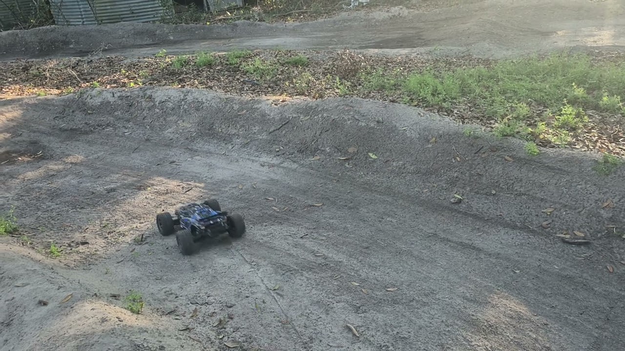 #Traxxasslashultimate4x4 #Traxxasrustlerultimate4x4 #rccar #traxxasracing #offroad 